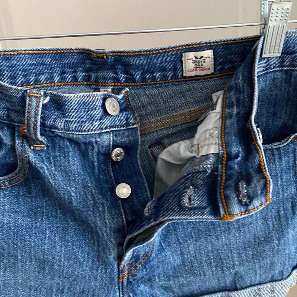 Levi’s High Rise Shorts - Picture 4 of 7